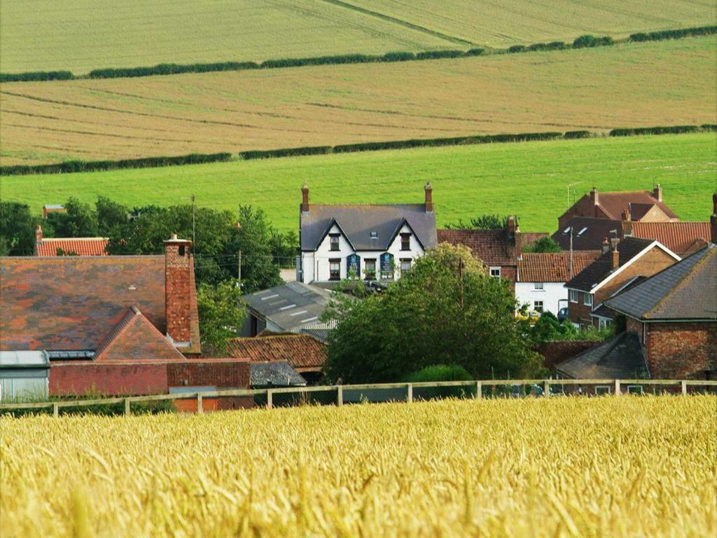 The Blue Bell Inn Weaverthorpe Экстерьер фото